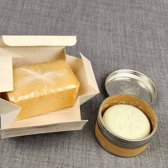 Crabtree & Evelyn Gardeners Soap and Scrub Set - Picture 2 of 4